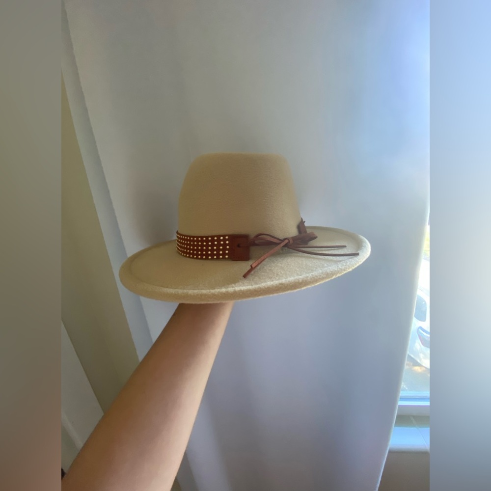 tan hat